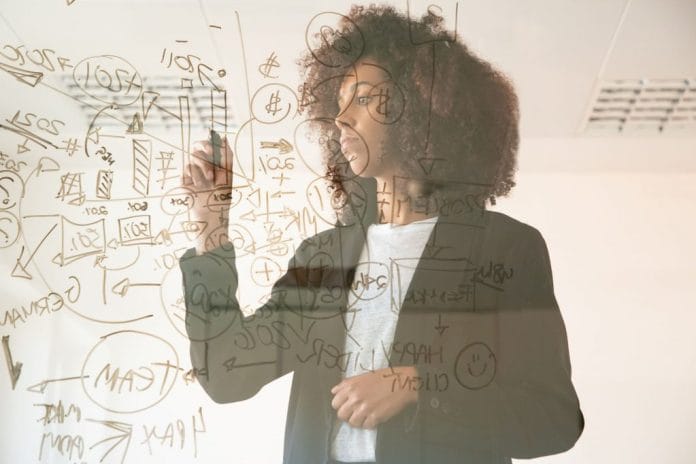 focused-young-businesswomen-writing-virtual-board-concentrated-young-african-american-female-manager-holding-marker-making-noted-chart-strategy-business-management-concept-1-1-1024x682